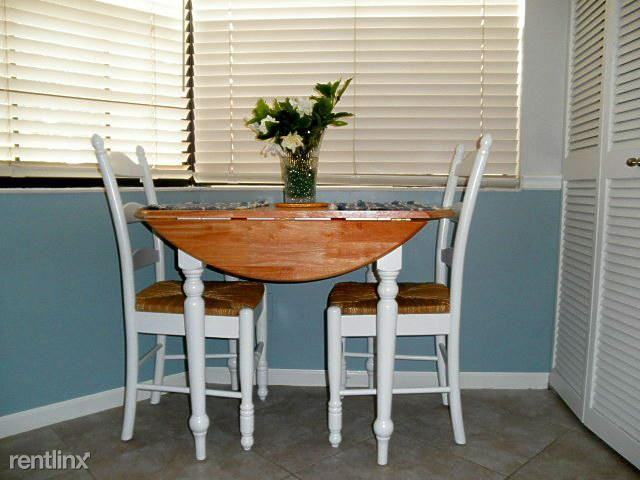 5875 Parkwalk Cir W - Photo 3 of 21