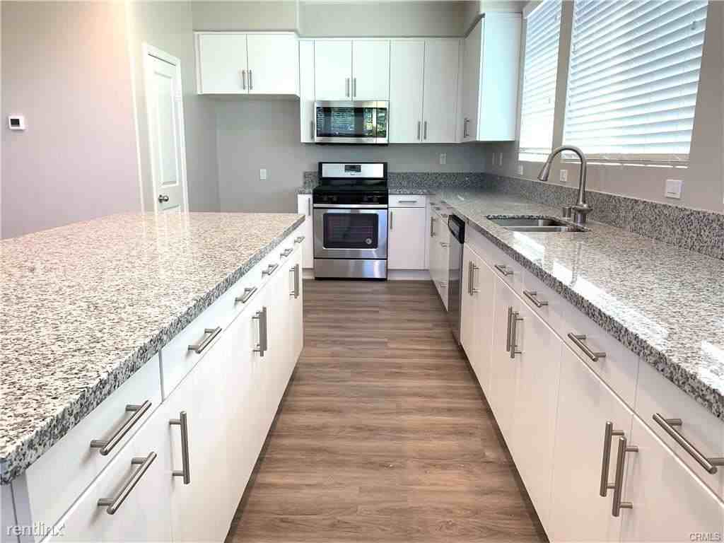 1510 W 1st St #34 - Photo 3 of 10