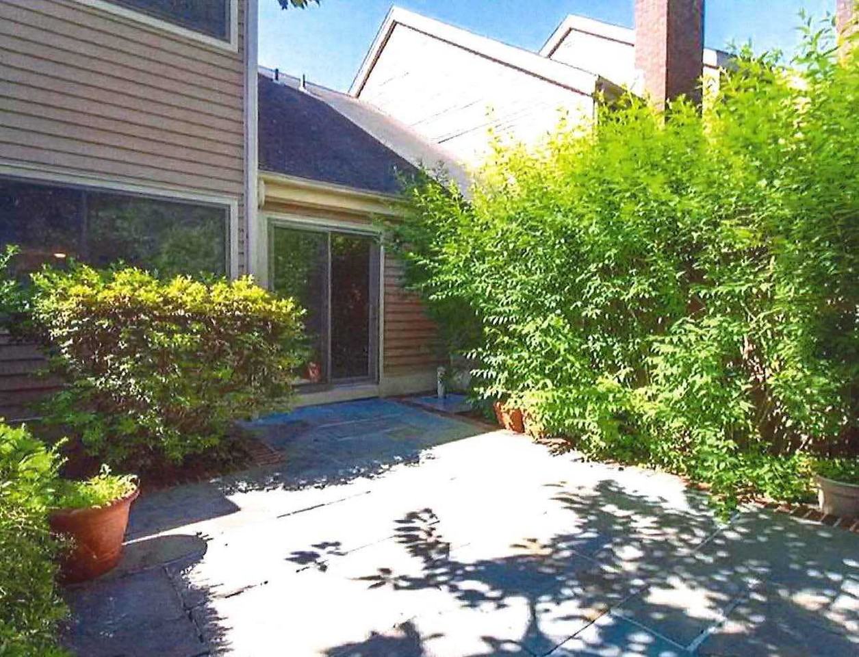 236 Treetop Cres - Photo 2 of 28