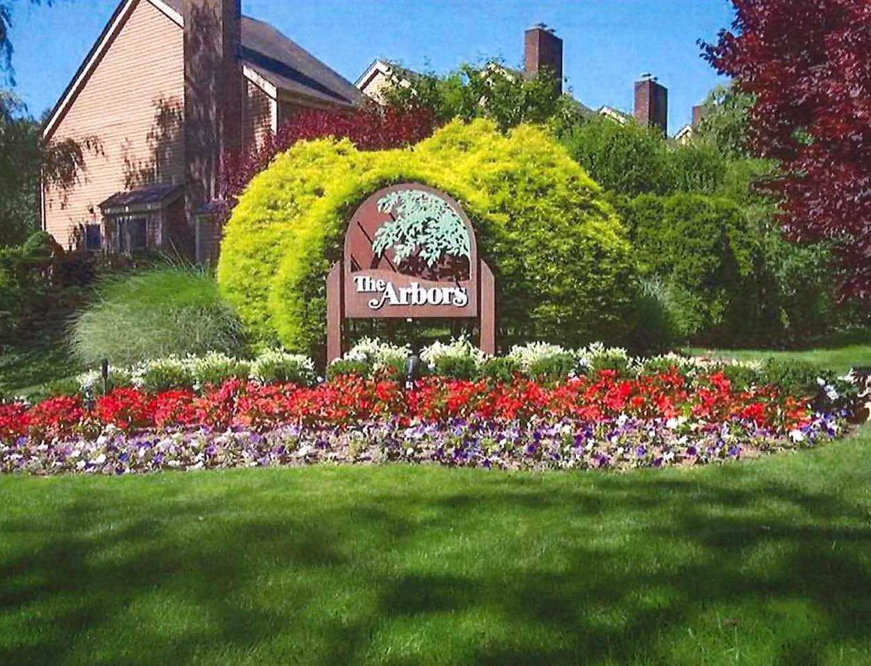 236 Treetop Cres - Photo 3 of 28