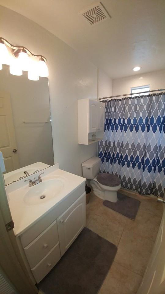 825 NW 17th Ave - Photo 3 of 4