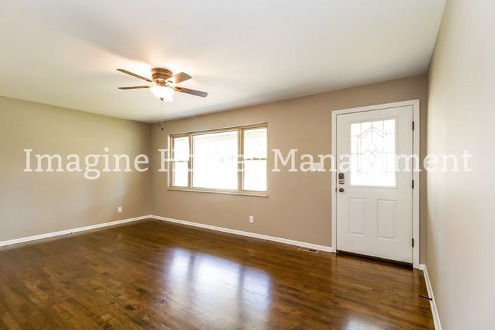 1627 Rockhurst Lane - Photo 2 of 13