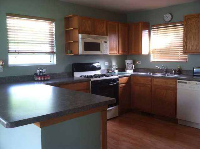 293 Pamela Ct - Photo 2 of 8