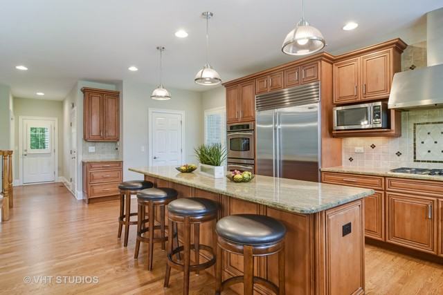 21 Doral Dr - Photo 2 of 33