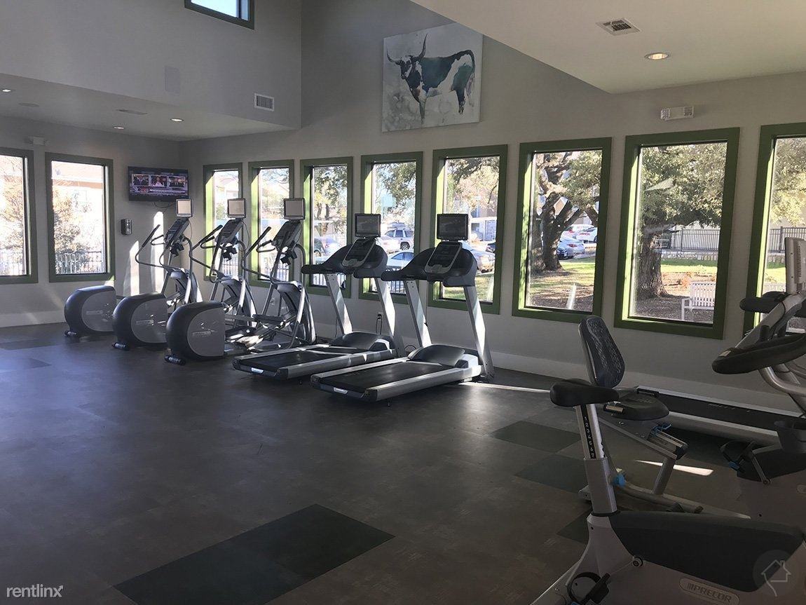 1207 Jordan Ln - Photo 2 of 10