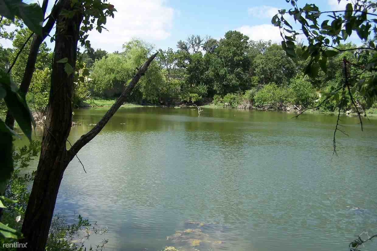 1207 Jordan Ln - Photo 3 of 10