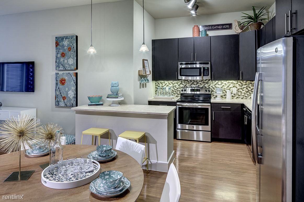 2204 W Park Blvd - Photo 3 of 8