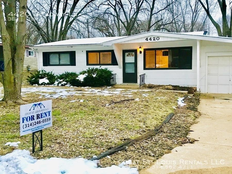 4420 Treadway Ln - Photo 2 of 12