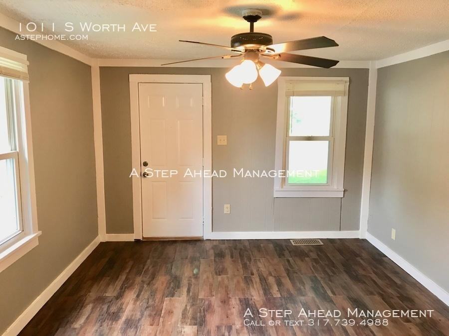 1011 S Worth Ave - Photo 2 of 10