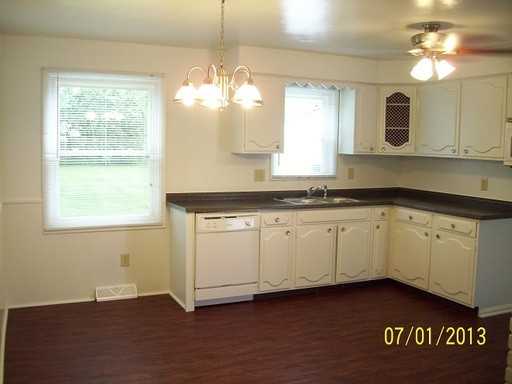 154 N Kimberly Ave - Photo 3 of 15