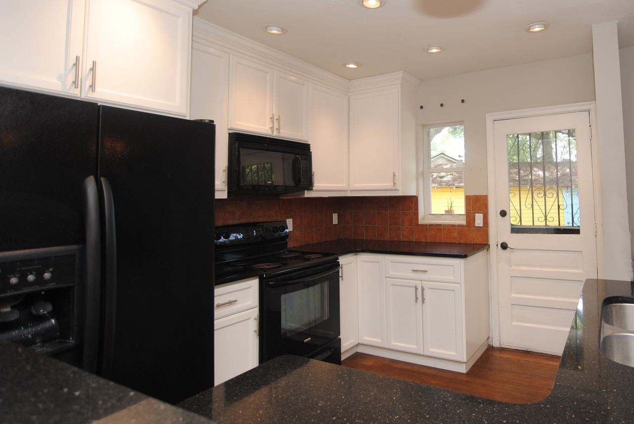 4652 Redwood Ave - Photo 2 of 20