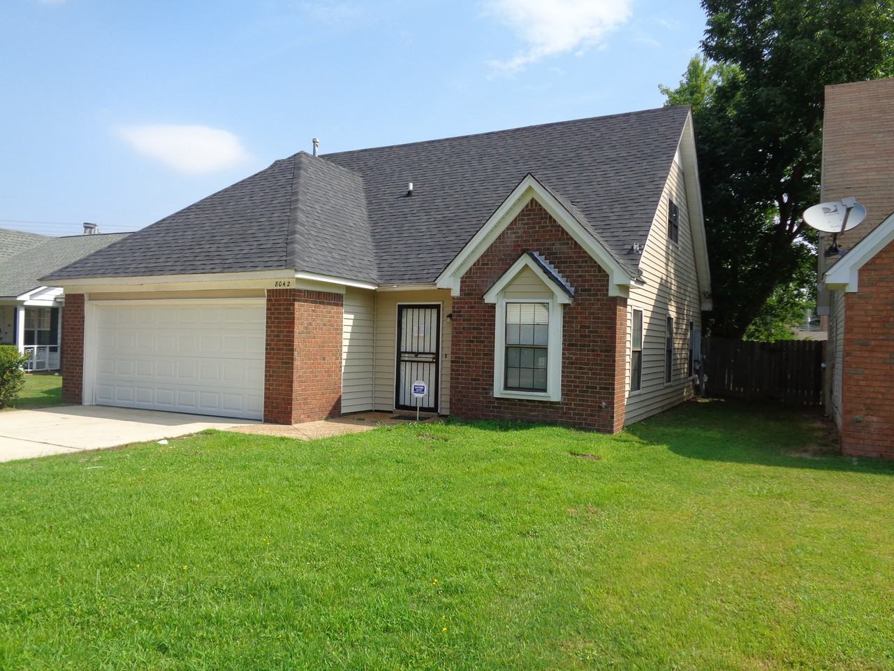 8042 Port Douglas Dr - Photo 3 of 21