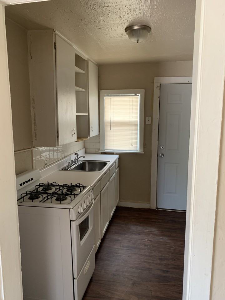 411 Santa Fe Ave - Photo 2 of 12