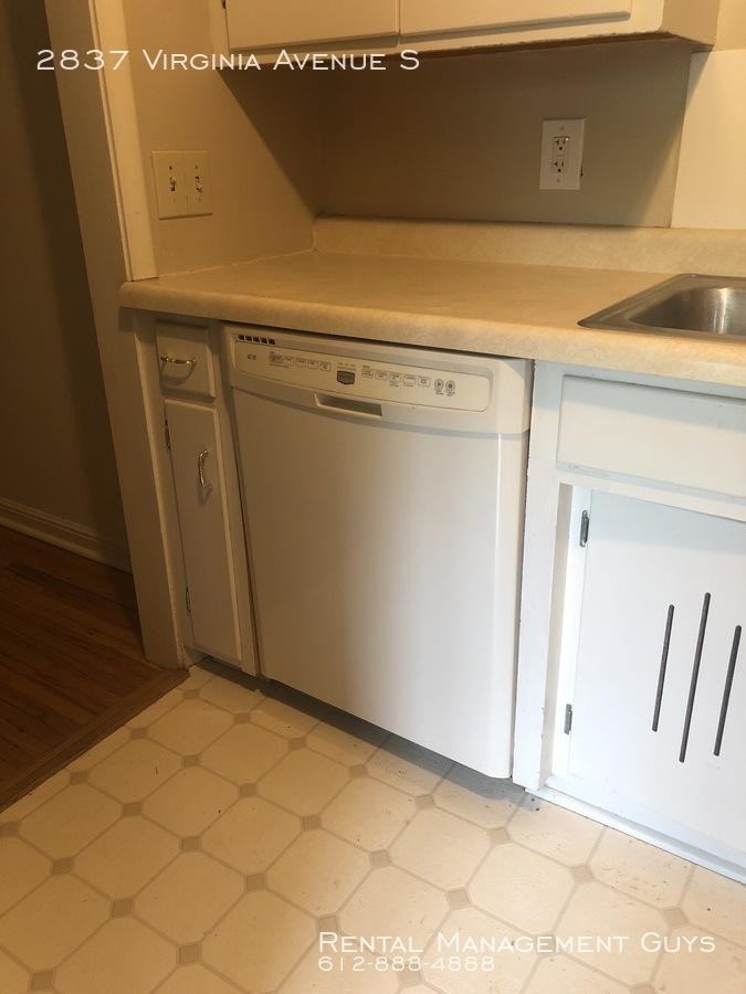 2837 Virginia Ave S - Photo 3 of 30