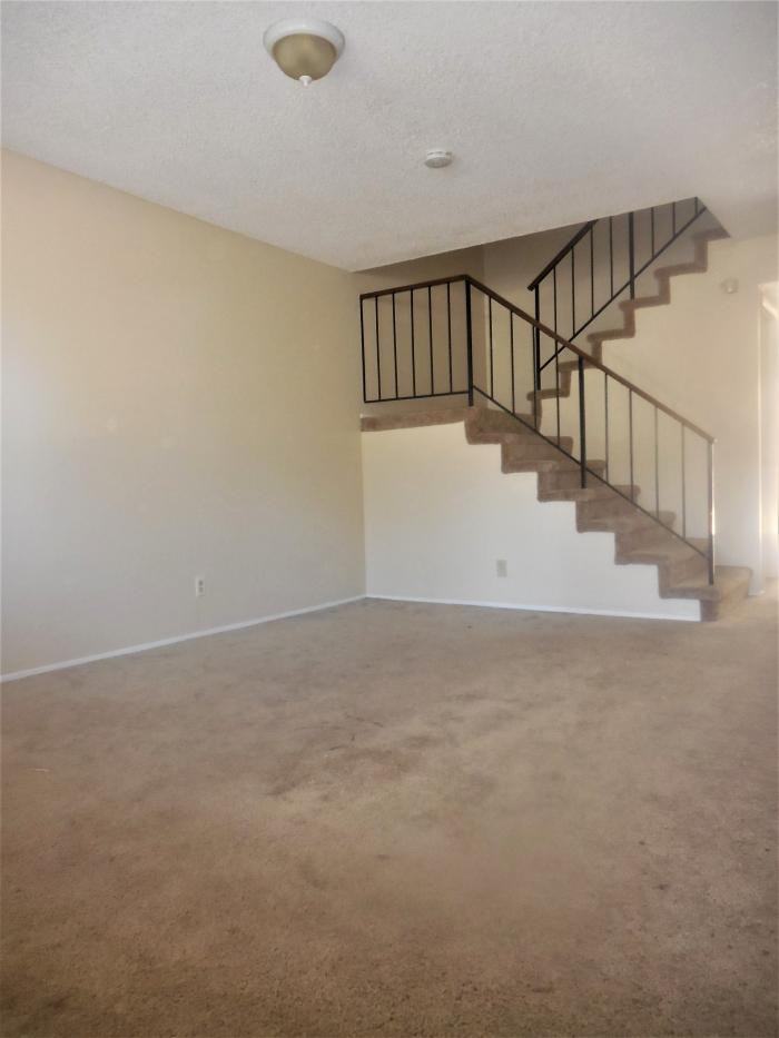 1109 Polynesia Dr - Photo 3 of 18