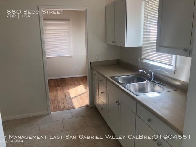 880 Seco St - Photo 3 of 15