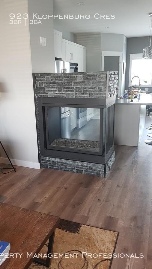 923 Kloppenburg Cres - Photo 3 of 14