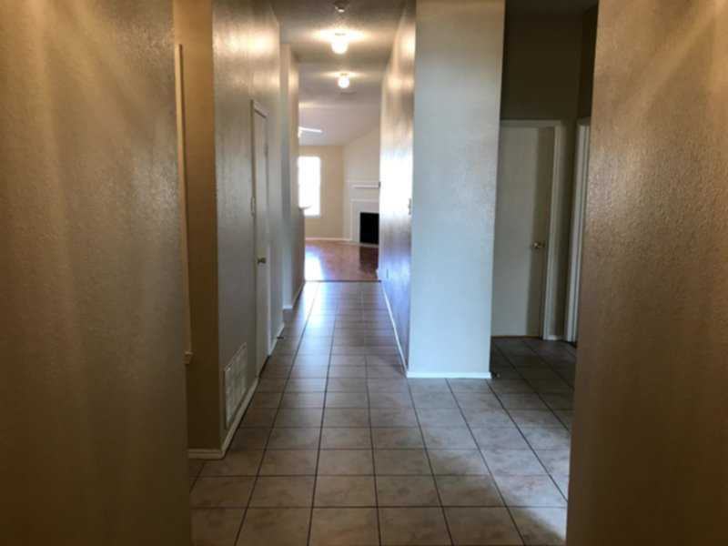 11140 Pleasant Wood Ln - Photo 2 of 18