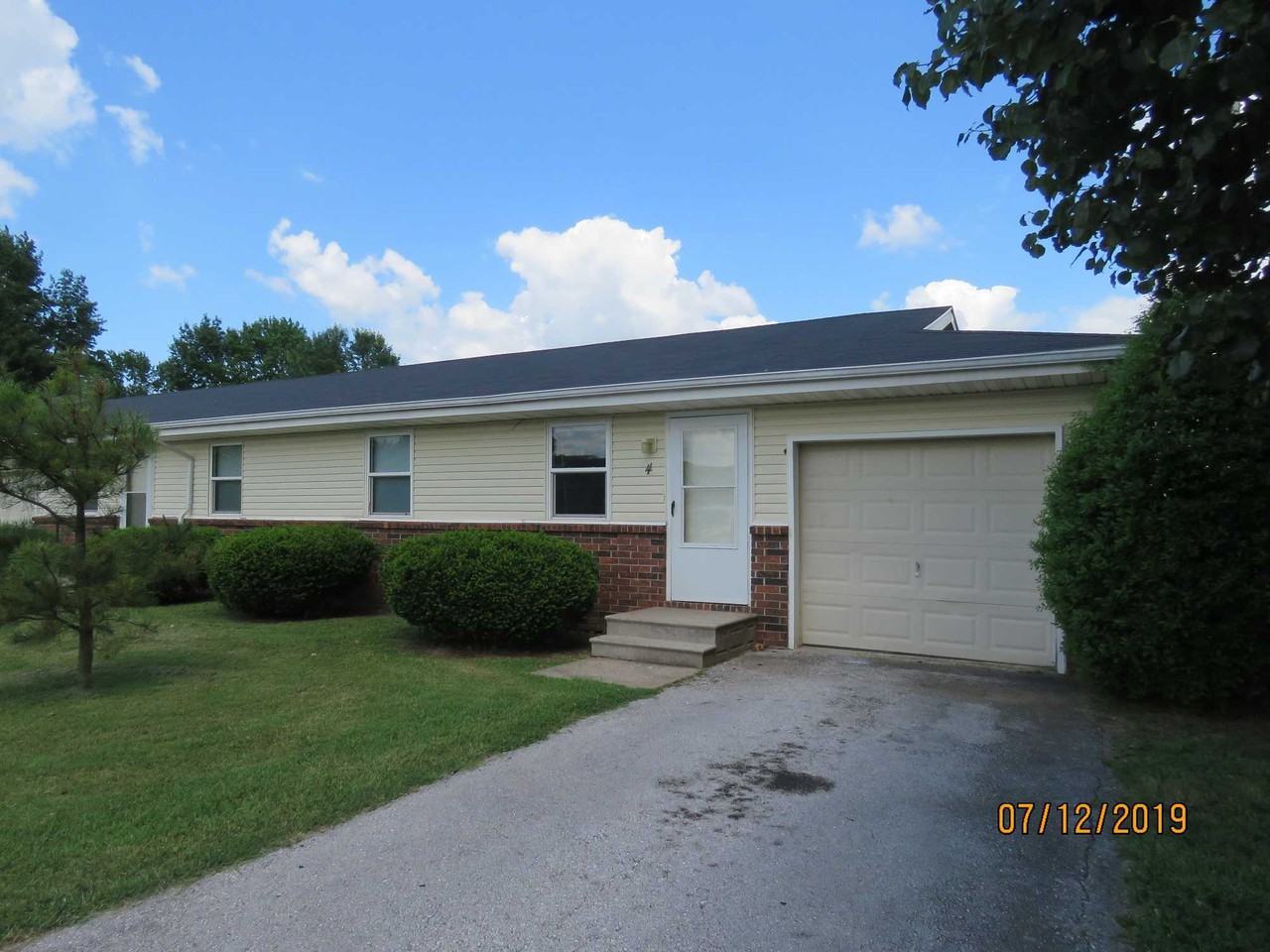 627 Meadowview Dr