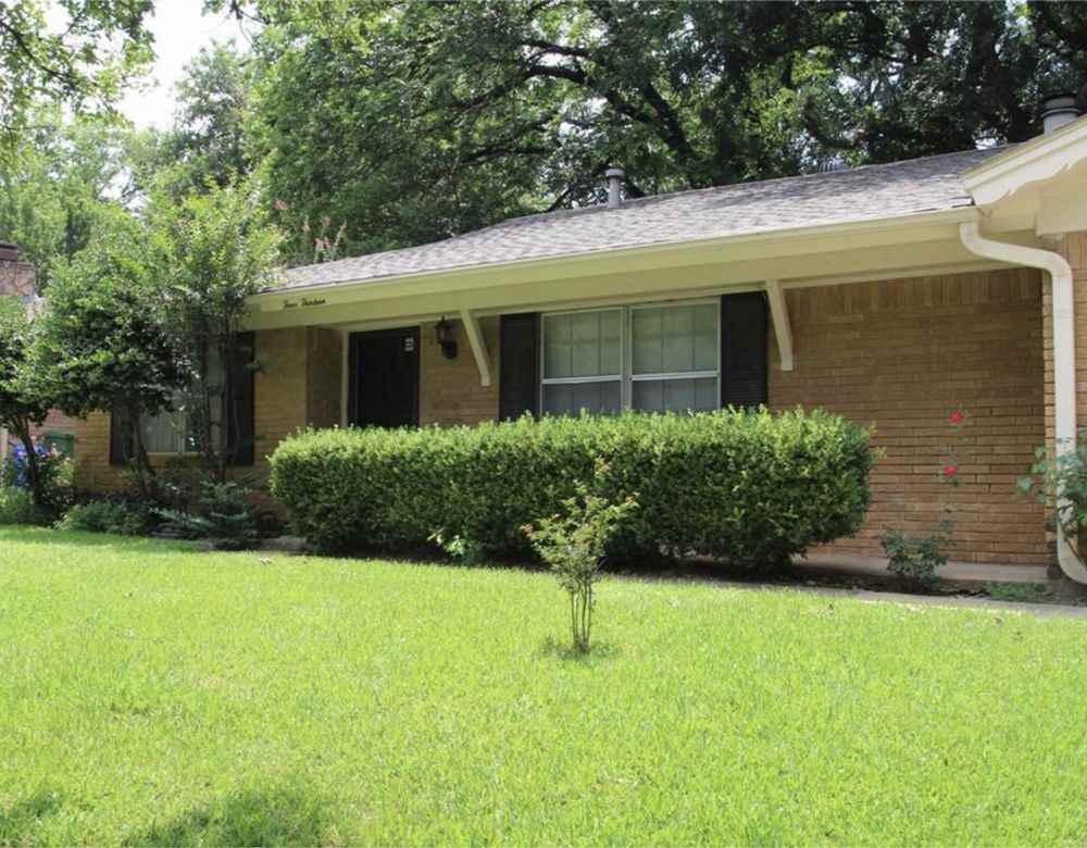 413 Belmont Dr - Photo 2 of 28