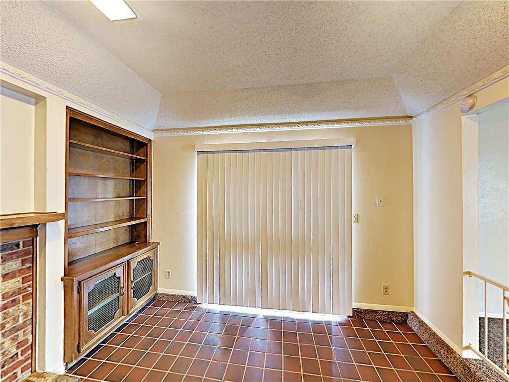 4523 Altamesa Blvd - Photo 3 of 16