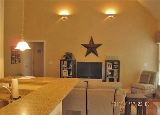 40 E Hackberry Ln - Photo 2 of 18