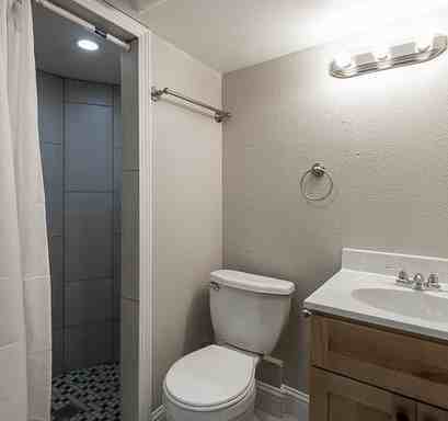 504 32nd St - Photo 2 of 6