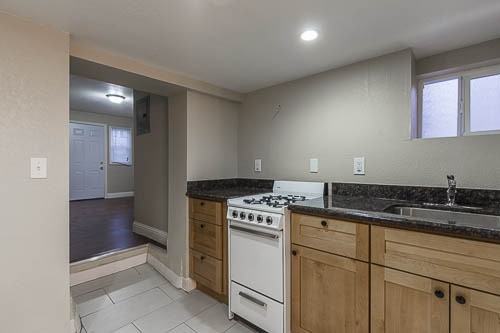 504 32nd St - Photo 3 of 6