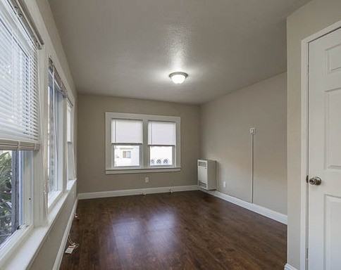 506 32nd St - Photo 2 of 5