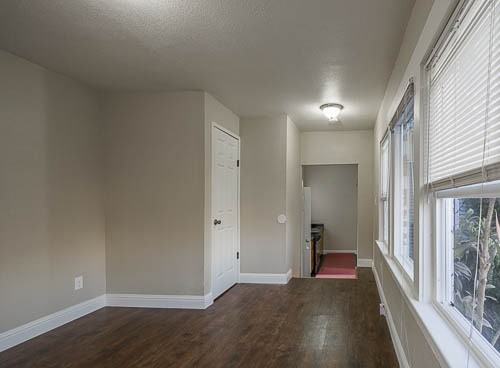 506 32nd St - Photo 3 of 5