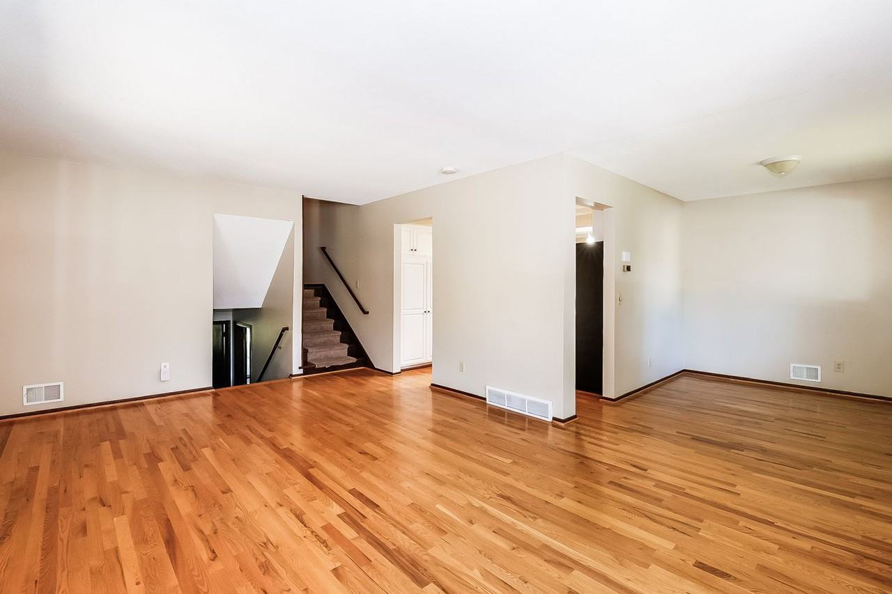 4076 Ensign Ave N - Photo 2 of 21