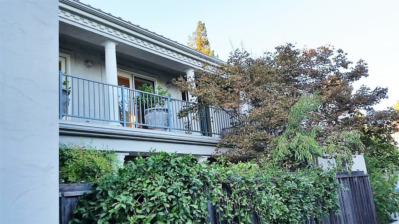 678 Morse St - Photo 3 of 25