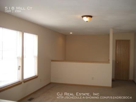 518 NW Mill Ct - Photo 2 of 7