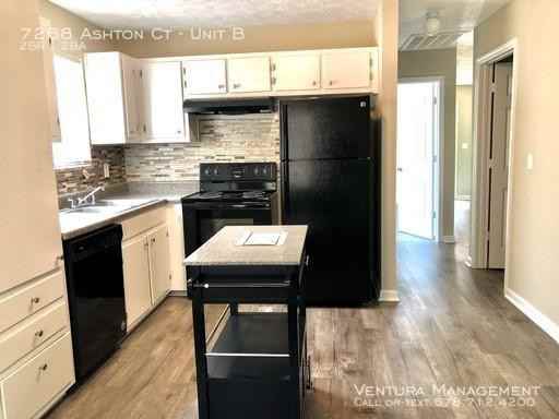 7268 Ashton Ct - Photo 3 of 29