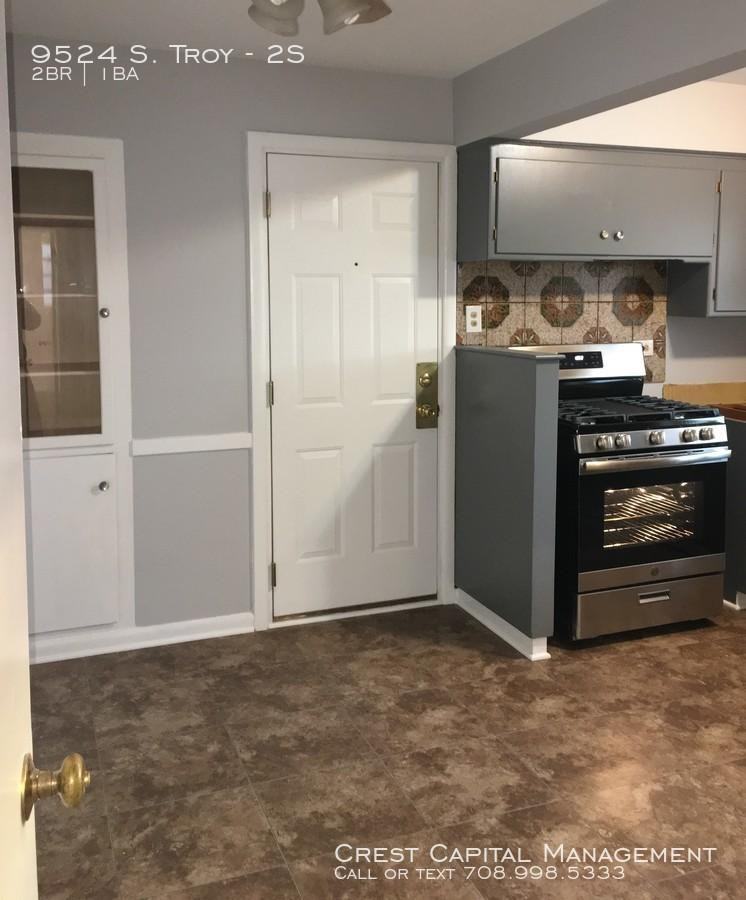 9524 Troy Ave - Photo 3 of 6