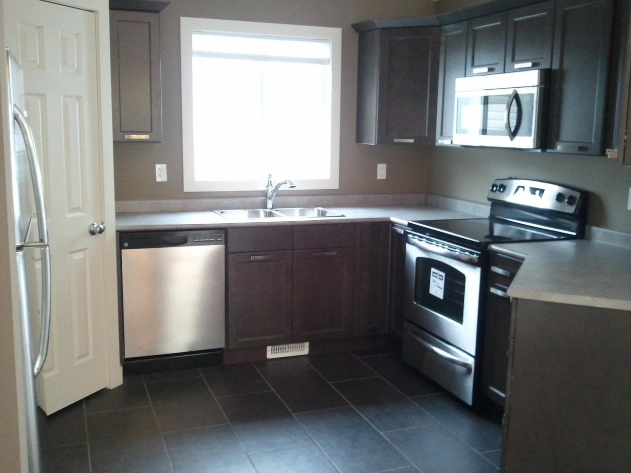 7414 115a St - Photo 2 of 9