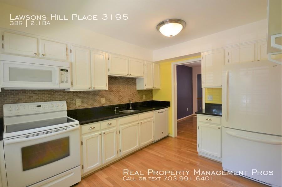 3195 Lawsons Hill Pl - Photo 2 of 24