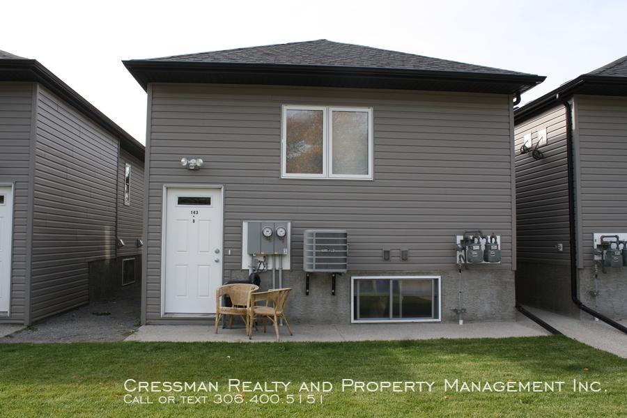 1420 Albert St - Photo 2 of 17