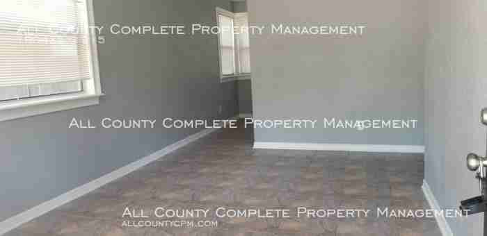 2133 Louise St - Photo 2 of 7