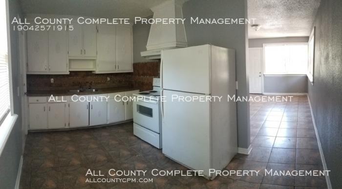 2133 Louise St - Photo 3 of 7