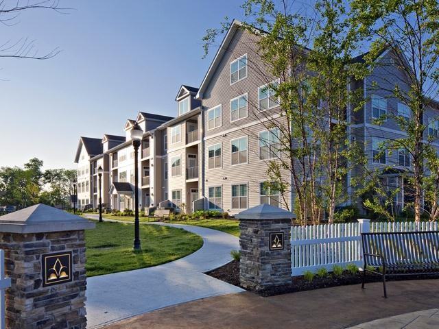 Avalon Bloomingdale - Photo 2 of 17