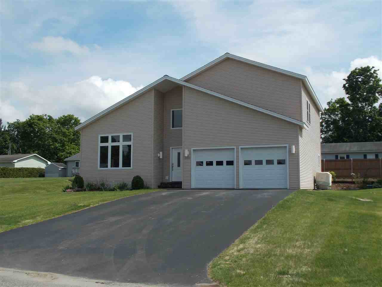 236 Sloan St - Photo 2 of 27