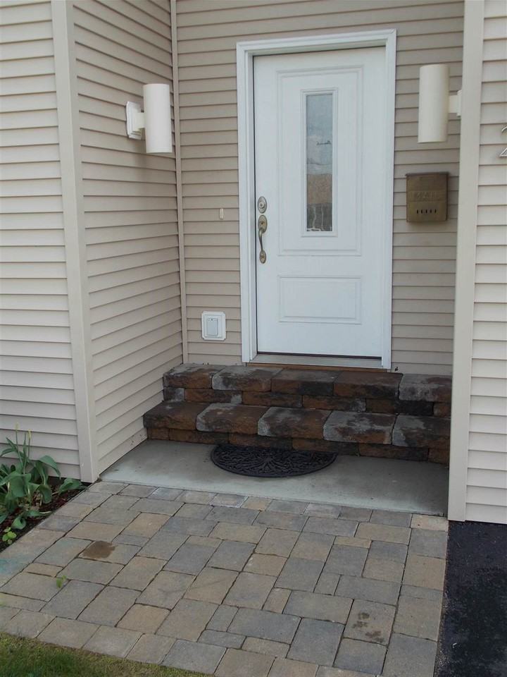 236 Sloan St - Photo 3 of 27