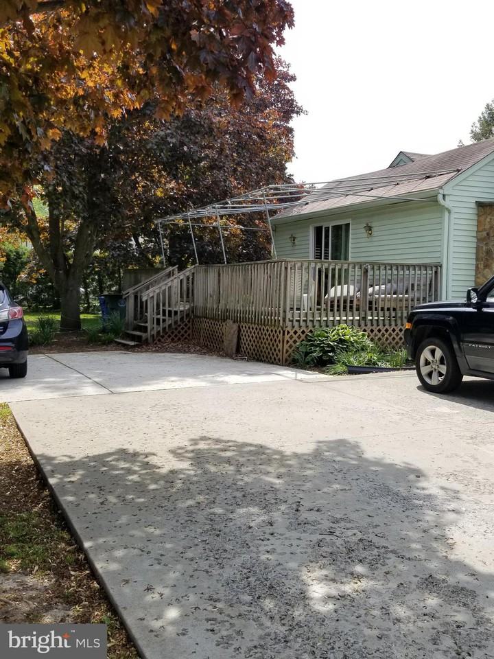 221 Yale Rd N - Photo 2 of 14