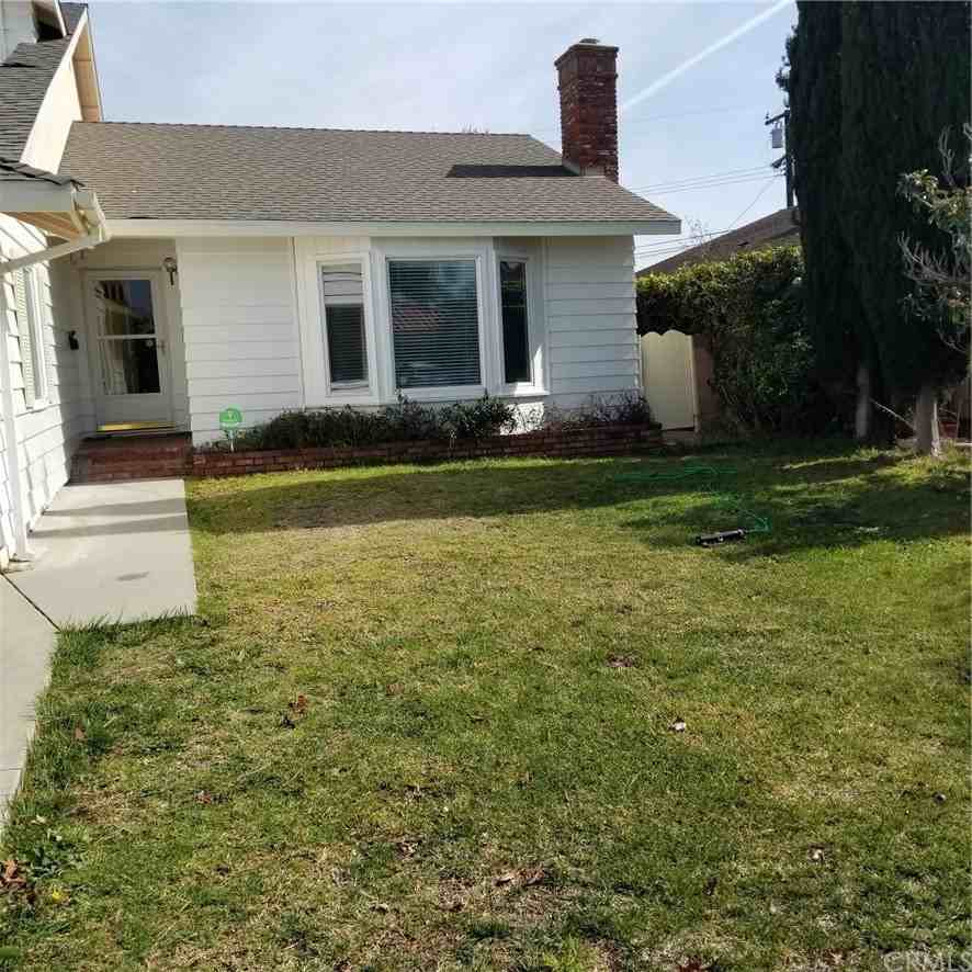 23452 Kathryn Avenue - Photo 2 of 20