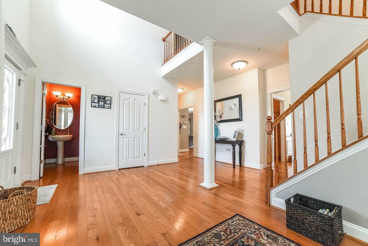 24472 Broad Creek Dr - Photo 3 of 40