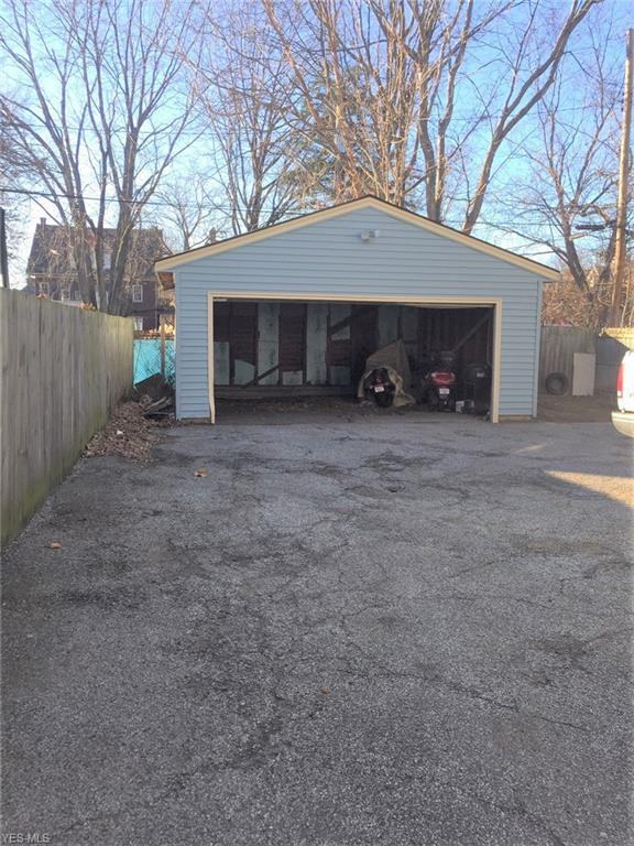 1520 E 118th St - Photo 2 of 7