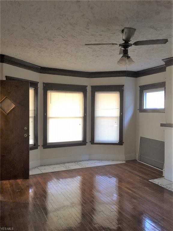 1520 E 118th St - Photo 3 of 7