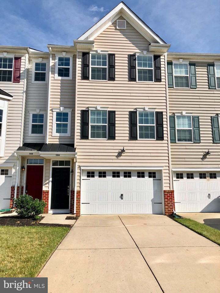 506 Boxwood Ln - Photo 2 of 20