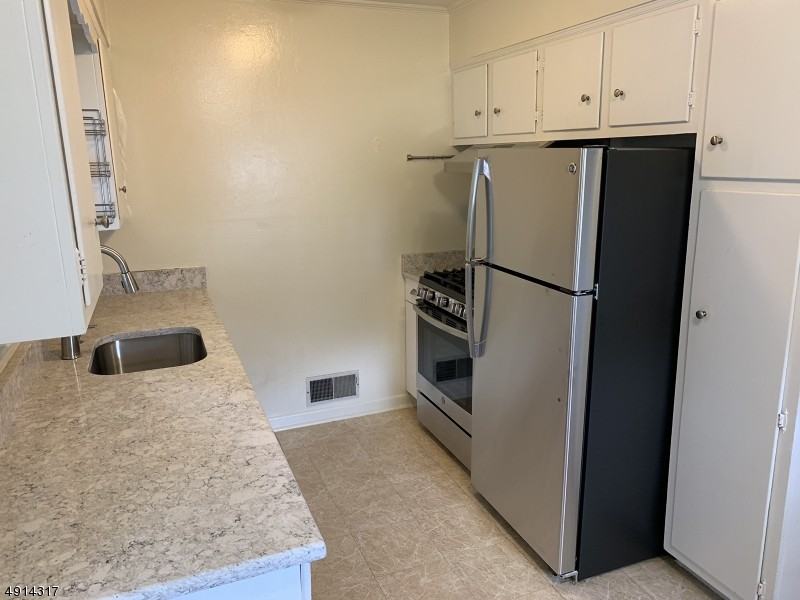 534 Central Ave - Photo 3 of 11